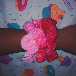 ♡ FINAL SALE ♡ bubble gum scrunchie set